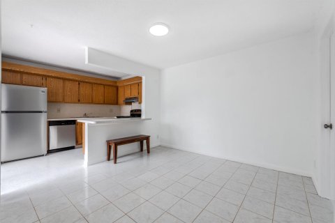 Touwnhouse à vendre à Palm Springs, Floride: 2 chambres, 114.46 m2 № 2392331 - photo 7