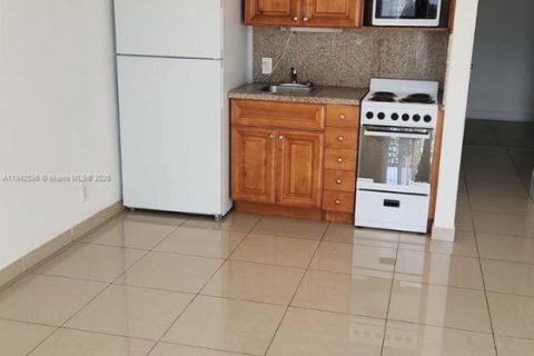 Condominio en venta en Miami, Florida, 35.77 m2 № 1936444 - foto 1