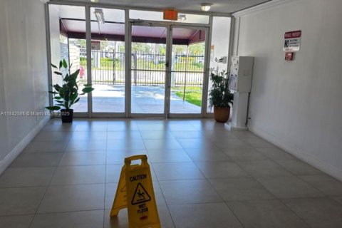 Condominio en venta en Miami, Florida, 35.77 m2 № 1936444 - foto 9