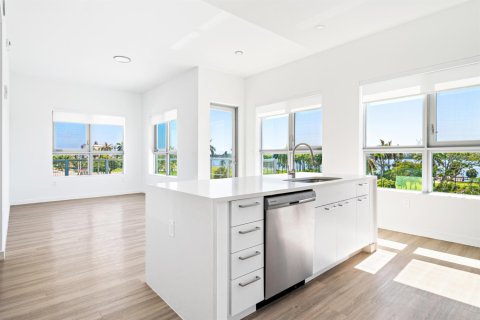 Снять в аренду квартиру в Уэст-Палм-Бич, Флорида 2 спальни, 98.94м2, № 1224586 - фото 1