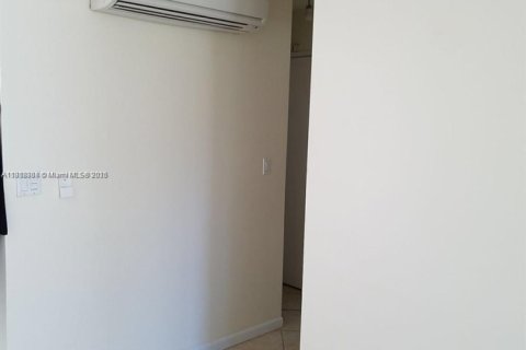 Appartement à louer à Pompano Beach, Floride: 1 chambre, 268.21 m2 № 1776178 - photo 11