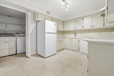 Купить кондоминиум в Уэстон, Флорида 2 спальни, 117.06м2, № 2009998 - фото 11