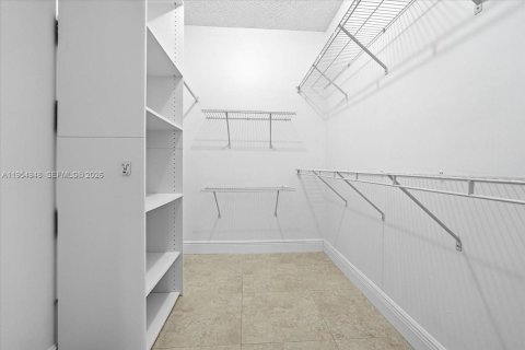 Купить кондоминиум в Уэстон, Флорида 2 спальни, 117.06м2, № 2009998 - фото 17