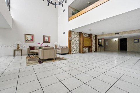 Купить кондоминиум в Уэстон, Флорида 2 спальни, 117.06м2, № 2009998 - фото 2