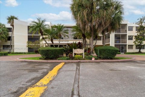 Купить кондоминиум в Уэстон, Флорида 2 спальни, 117.06м2, № 2009998 - фото 28