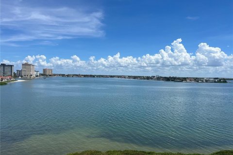 Condo in Saint Petersburg, Florida, 1 bedroom № 2364380