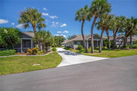 House in Port Charlotte, Florida 2 bedrooms, 110.65 sq.m. № 2302388