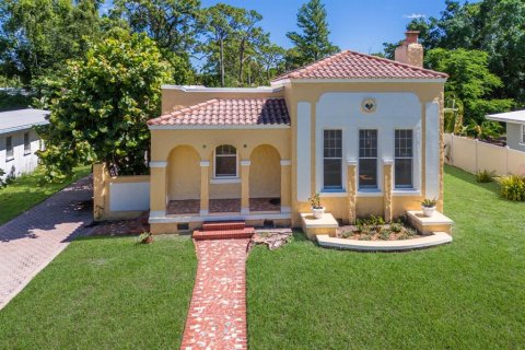 Купить виллу или дом в Сарасота, Флорида 12 комнат, 185.25м2, № 1848583 - фото 1