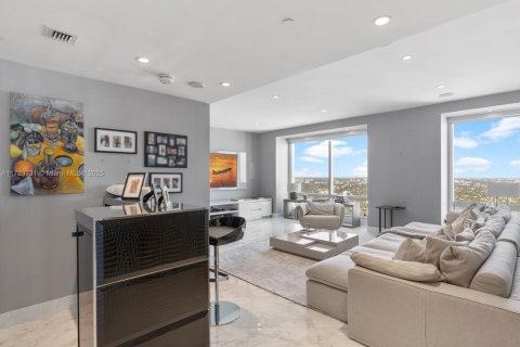 Condominio en venta en Miami, Florida, 3 dormitorios № 1763916 - foto 13