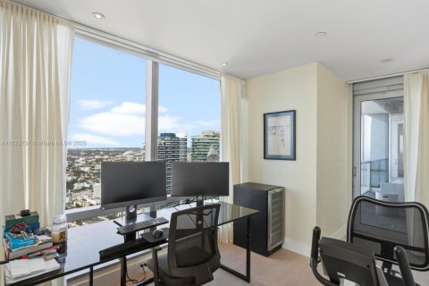 Condominio en venta en Miami, Florida, 3 dormitorios № 1763916 - foto 30