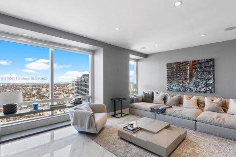 Condominio en venta en Miami, Florida, 3 dormitorios № 1763916 - foto 15
