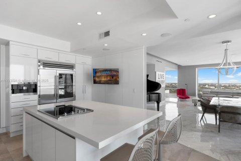Condominio en venta en Miami, Florida, 3 dormitorios № 1763916 - foto 19