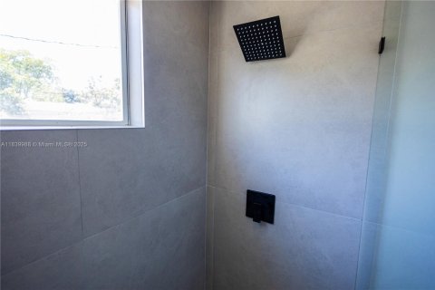 Купить виллу или дом в Уэст-Палм-Бич, Флорида 3 спальни, 78.97м2, № 1960729 - фото 21