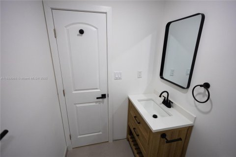 Купить виллу или дом в Уэст-Палм-Бич, Флорида 3 спальни, 78.97м2, № 1960729 - фото 5