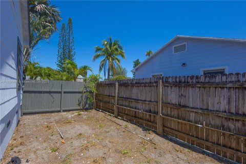 Купить виллу или дом в Уэст-Палм-Бич, Флорида 3 спальни, 78.97м2, № 1960729 - фото 30