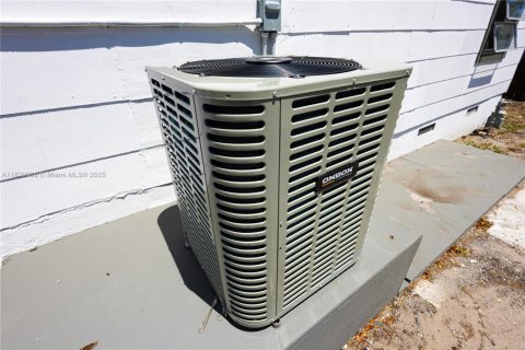 Купить виллу или дом в Уэст-Палм-Бич, Флорида 3 спальни, 78.97м2, № 1960729 - фото 26