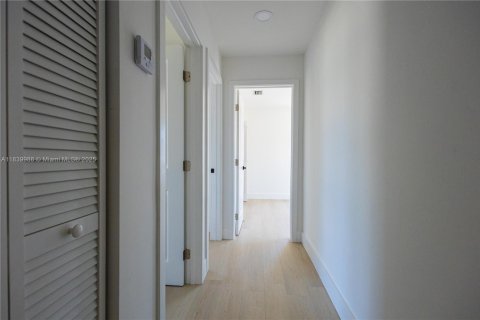 Купить виллу или дом в Уэст-Палм-Бич, Флорида 3 спальни, 78.97м2, № 1960729 - фото 4