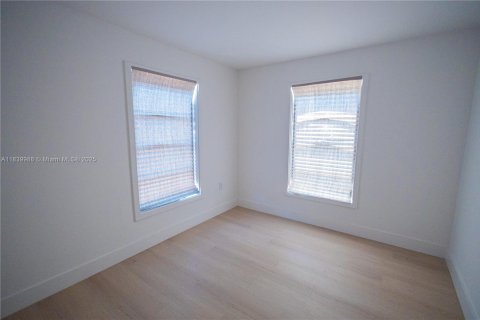 Купить виллу или дом в Уэст-Палм-Бич, Флорида 3 спальни, 78.97м2, № 1960729 - фото 24