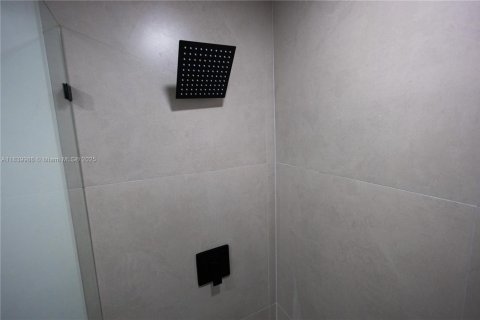 Купить виллу или дом в Уэст-Палм-Бич, Флорида 3 спальни, 78.97м2, № 1960729 - фото 6