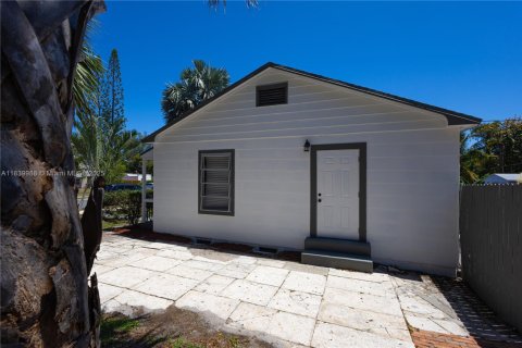 Купить виллу или дом в Уэст-Палм-Бич, Флорида 3 спальни, 78.97м2, № 1960729 - фото 28