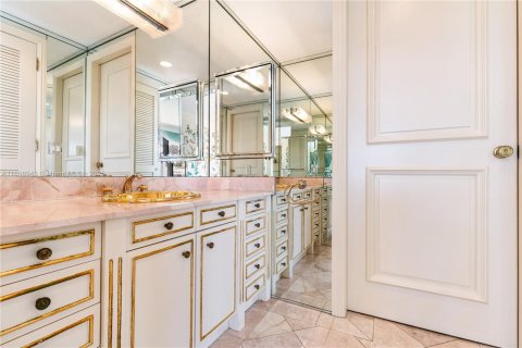 House in Key Biscayne, Florida 8 bedrooms, 850.89 sq.m. № 1292586 - photo 29