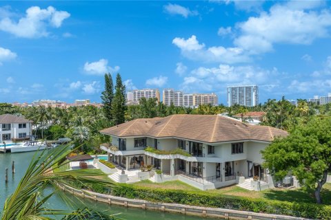 House in Key Biscayne, Florida 8 bedrooms, 850.89 sq.m. № 1292586 - photo 11