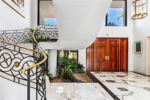 House in Key Biscayne, Florida 8 bedrooms, 850.89 sq.m. № 1292586 - photo 17