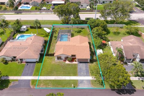 House in Cooper City, Florida 3 bedrooms, 141.68 sq.m. № 2008571 - photo 20