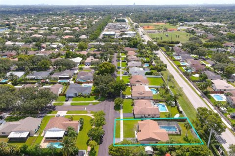 House in Cooper City, Florida 3 bedrooms, 141.68 sq.m. № 2008571 - photo 19