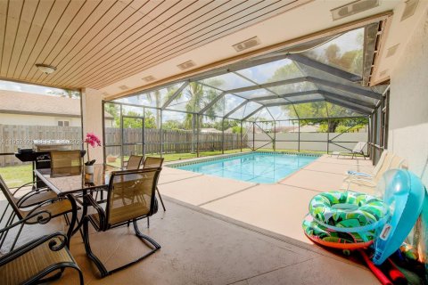 House in Cooper City, Florida 3 bedrooms, 141.68 sq.m. № 2008571 - photo 14