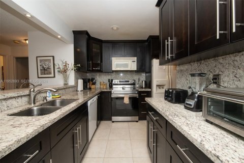 House in Cooper City, Florida 3 bedrooms, 141.68 sq.m. № 2008571 - photo 4