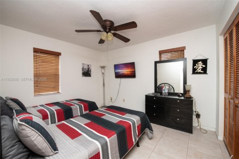 House in Cooper City, Florida 3 bedrooms, 141.68 sq.m. № 2008571 - photo 12