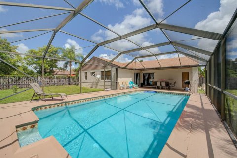 House in Cooper City, Florida 3 bedrooms, 141.68 sq.m. № 2008571 - photo 2