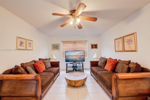 House in Cooper City, Florida 3 bedrooms, 141.68 sq.m. № 2008571 - photo 5