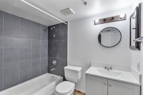 Copropriété à vendre à Hollywood, Floride: 1 chambre, 49.89 m2 № 1965764 - photo 13