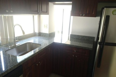 Купить кондоминиум в Санни-Айлс-Бич, Флорида 1 спальня, 71.26м2, № 1891514 - фото 13