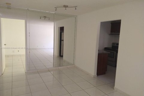 Купить кондоминиум в Санни-Айлс-Бич, Флорида 1 спальня, 71.26м2, № 1891514 - фото 9