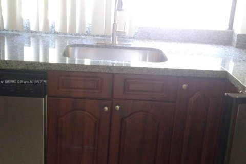 Купить кондоминиум в Санни-Айлс-Бич, Флорида 1 спальня, 71.26м2, № 1891514 - фото 7