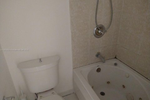 Купить кондоминиум в Санни-Айлс-Бич, Флорида 1 спальня, 71.26м2, № 1891514 - фото 19