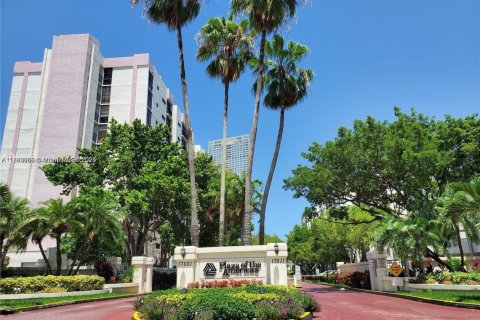 Купить кондоминиум в Санни-Айлс-Бич, Флорида 1 спальня, 71.26м2, № 1891514 - фото 1