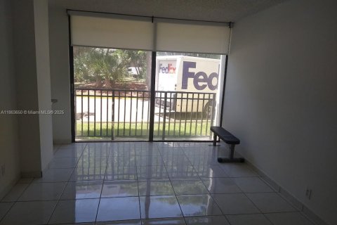 Купить кондоминиум в Санни-Айлс-Бич, Флорида 1 спальня, 71.26м2, № 1891514 - фото 11