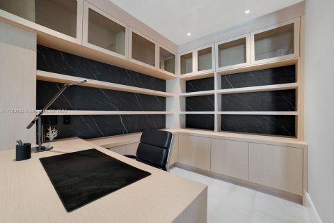 Condo in Sunny Isles Beach, Florida, 4 bedrooms № 1936843 - photo 11