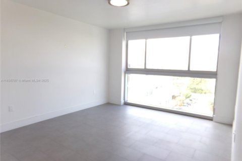 Condo in Bay Harbor Islands, Florida, 2 bedrooms  № 1825555 - photo 9