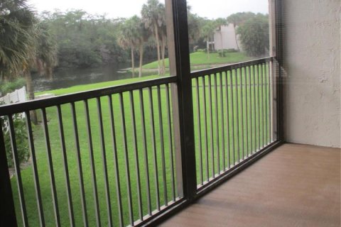 Condo in Coconut Creek, Florida, 2 bedrooms  № 2392148 - photo 13
