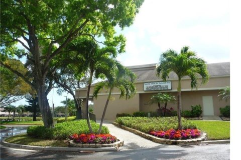 Condo in Coconut Creek, Florida, 2 bedrooms  № 2392148 - photo 15