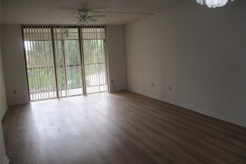 Condo in Coconut Creek, Florida, 2 bedrooms  № 2392148 - photo 8