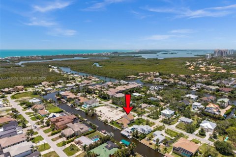 House in Bonita Springs, Florida 4 bedrooms, 319.21 sq.m. № 1993594 - photo 2