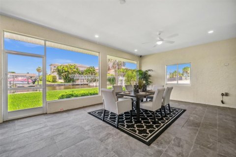 House in Bonita Springs, Florida 4 bedrooms, 319.21 sq.m. № 1993594 - photo 24