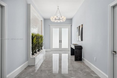 House in Bonita Springs, Florida 4 bedrooms, 319.21 sq.m. № 1993594 - photo 7