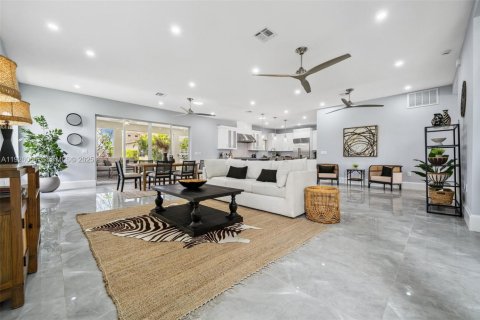 House in Bonita Springs, Florida 4 bedrooms, 319.21 sq.m. № 1993594 - photo 19